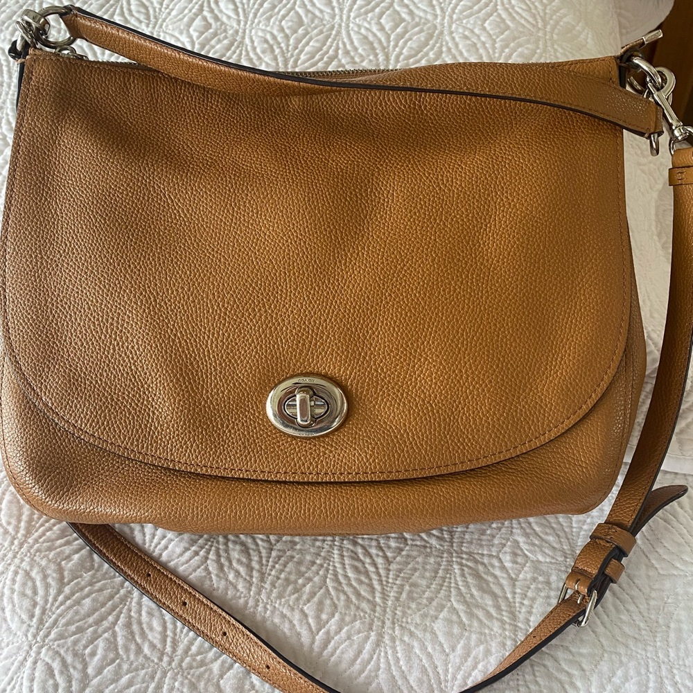 Elegant Leather Shoulder Bag